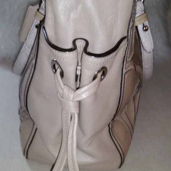 Coach 16449 Colette signature leather patent overlay in putty bag - Picture 4 of 11